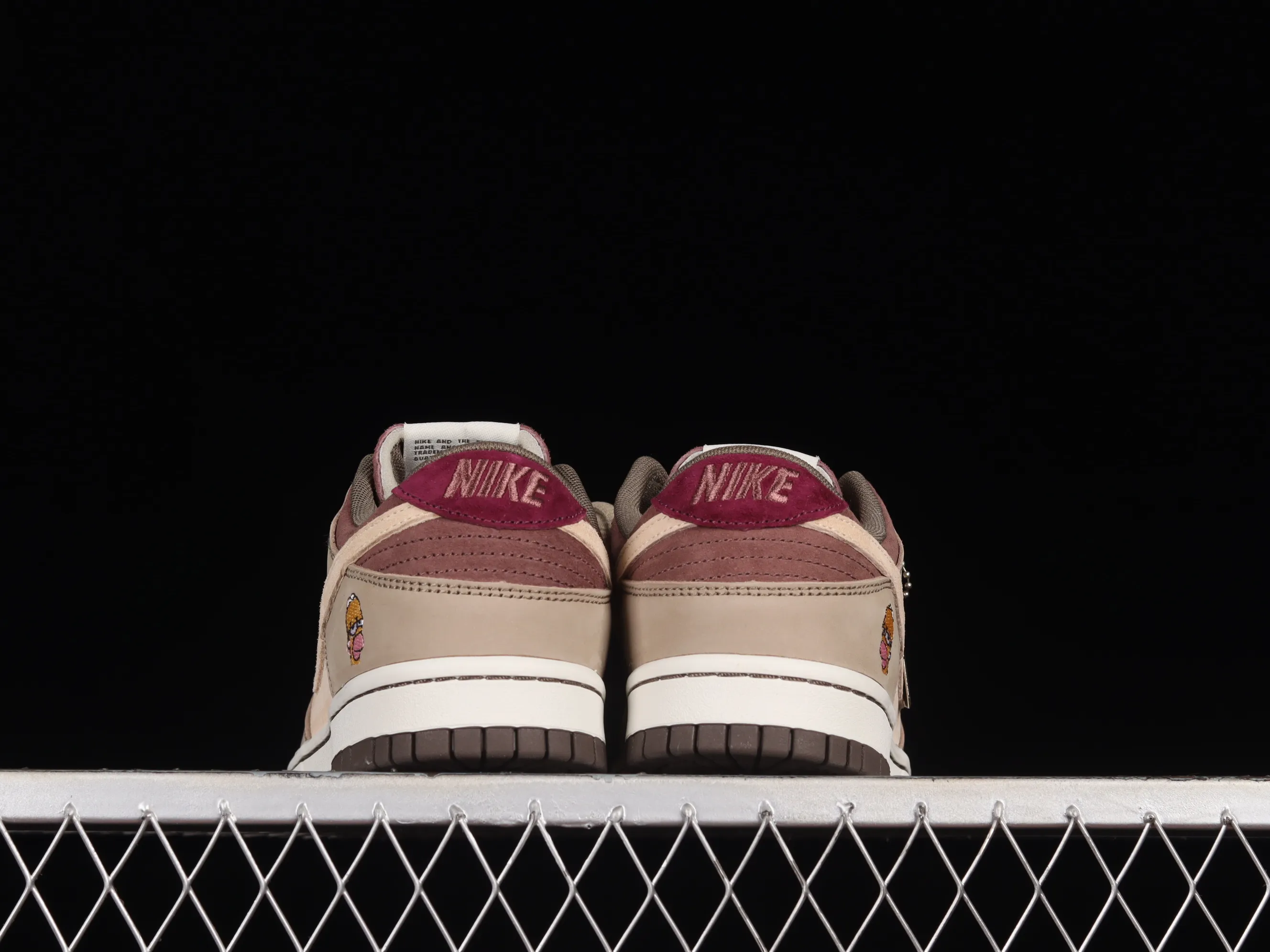 All Categories Nk SB Dunk Series Nk SB Dunk Low Low-top sneakers Otomo Katsuhiro x Nk SB Dunk Low "Steamboy OST" Creative customization collaboration Otomo Katsuhiro joint SB low-top sports and leisure sneakers LF0039-030